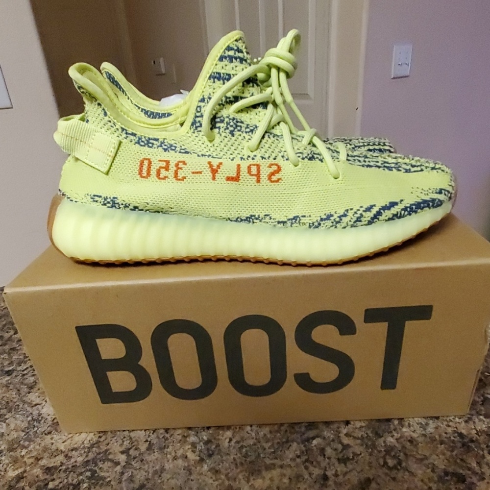 **DEADSTOCK 100% AUTHENTIC YEEZY 350 V2